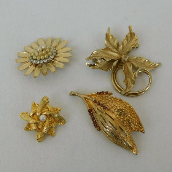 Unbranded Jewelry - Lot of 4 Fashion Pin Brooches Gold Tone Leaf Flower Rhinestones Faux Pearls FLAW